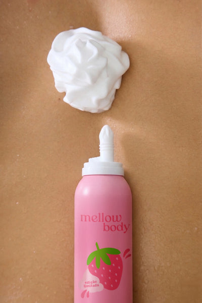 Pressione o bico. Aperte com calma e coloque um pouquinho na palma da mão. A textura vai te surpreender.